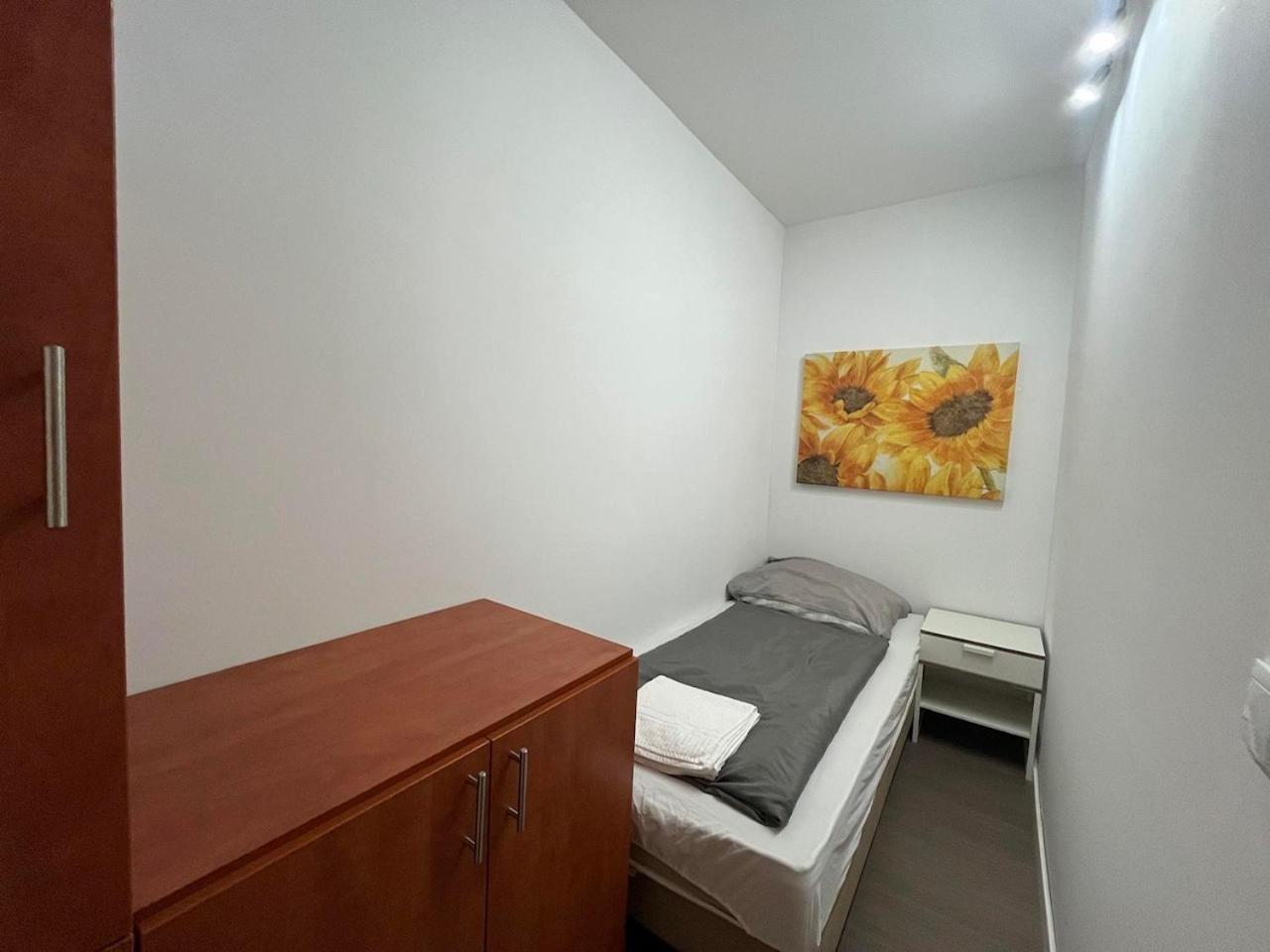 Y Apartman Balatonlelle Exterior foto
