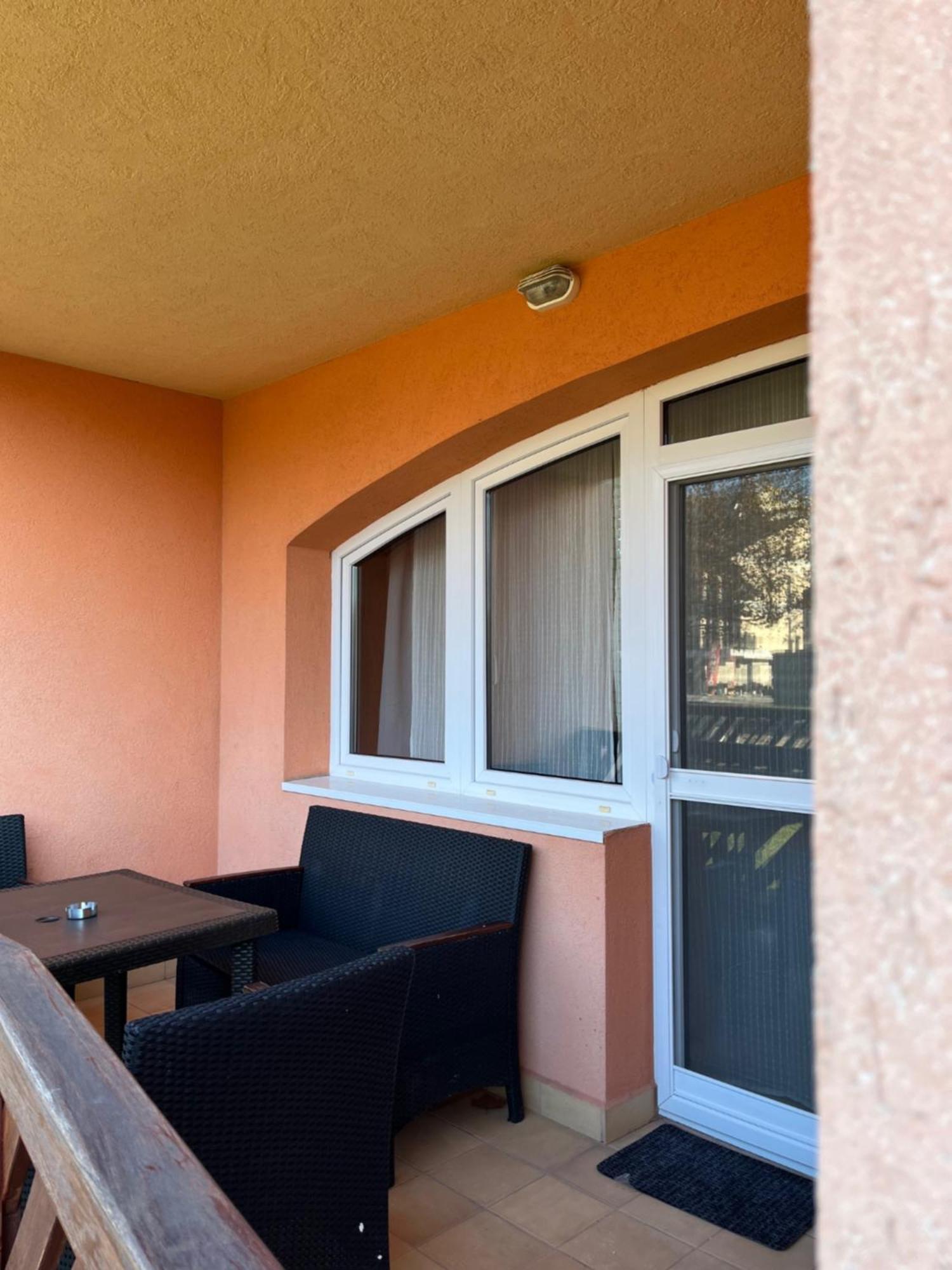 Y Apartman Balatonlelle Exterior foto
